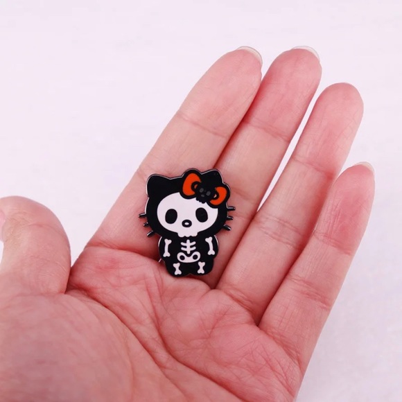hello kitty pin skull - Picture 2 of 4
